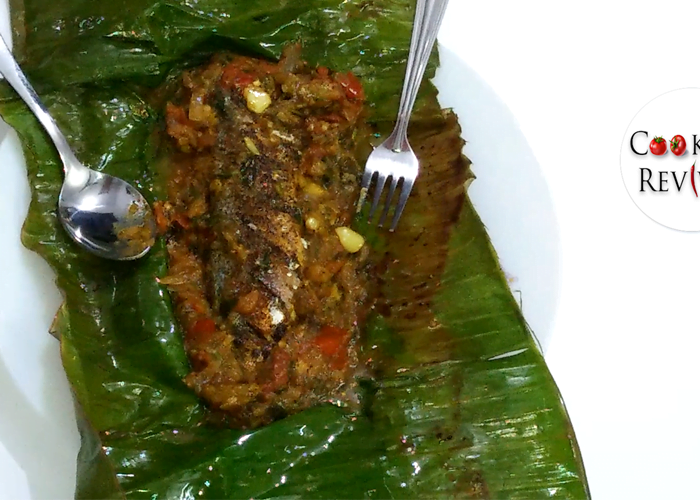 https://www.cookingrevived.com/wp-content/uploads/2019/05/Tawa-Fried-Fish-in-Banana-Leaves-700x500.png